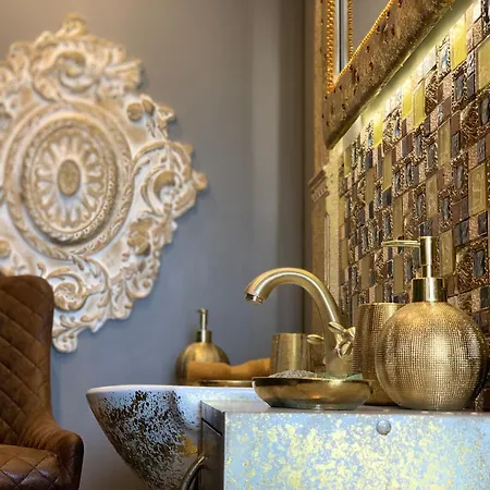 Queen Design Tiny & Spa Villa